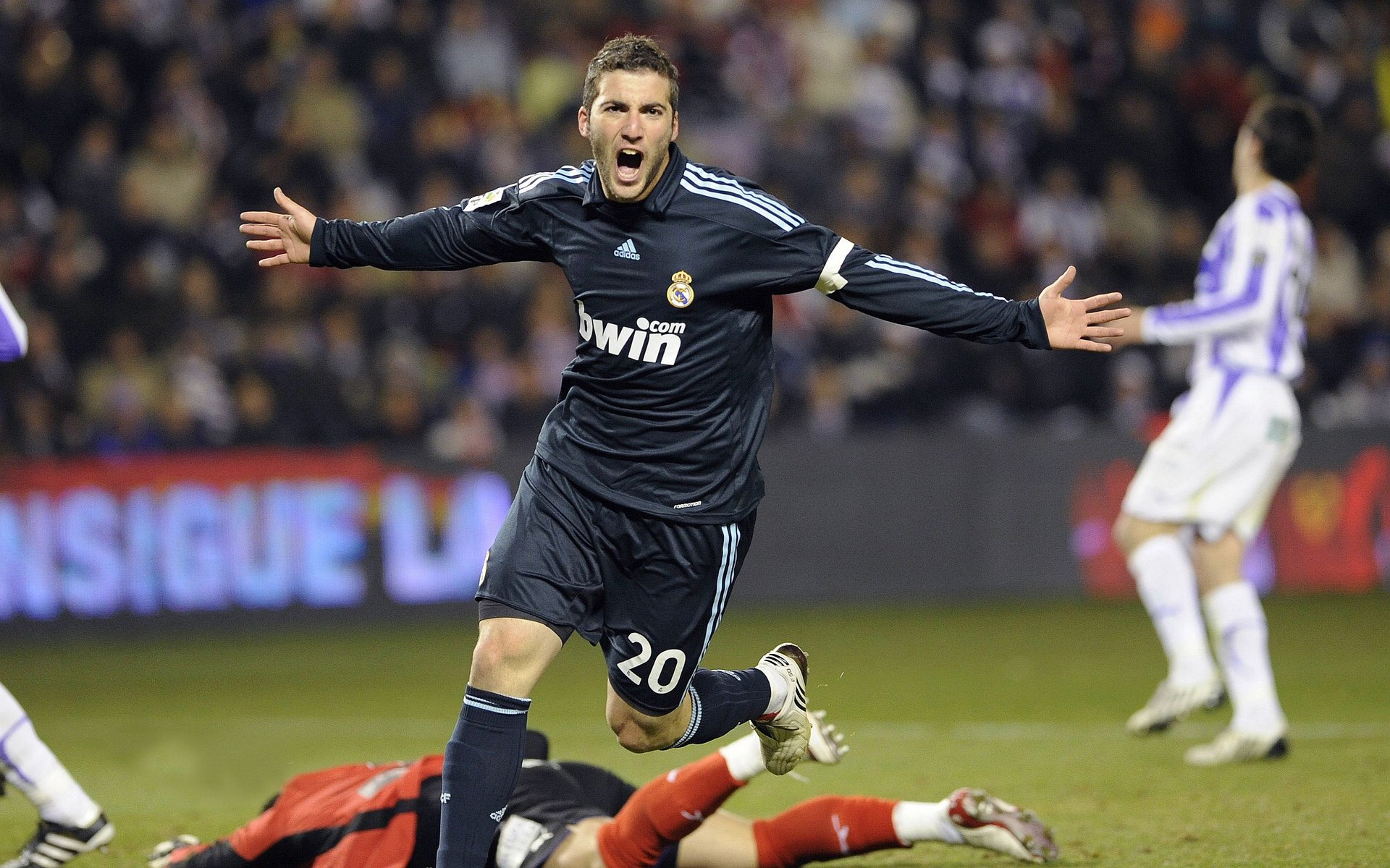 “美洲狮队的崭新战术成就了阿根廷橄榄球的辉煌”