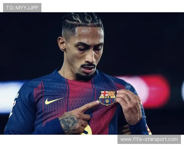 拉菲尼亚训练中试新庆祝动作，球迷期待被点燃