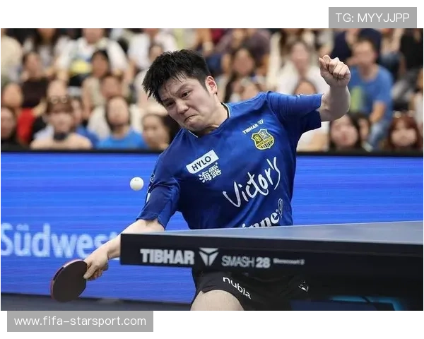 樊振东主动让座，诠释什么是冠军风范，樊振东16_14